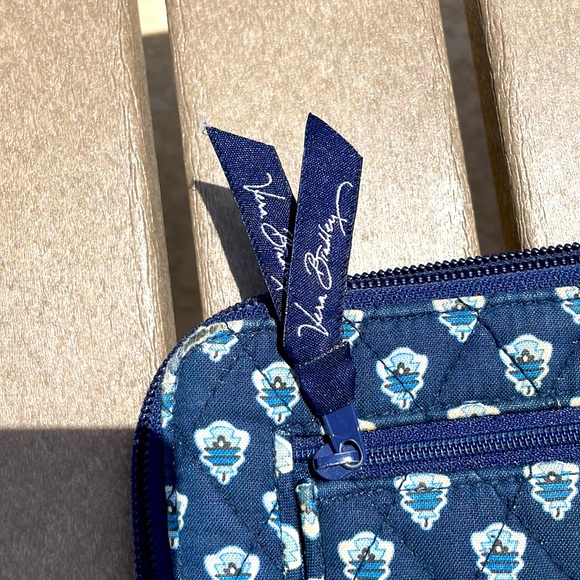 Vera Bradley large zip wallet/clutch. - Picture 3 of 8